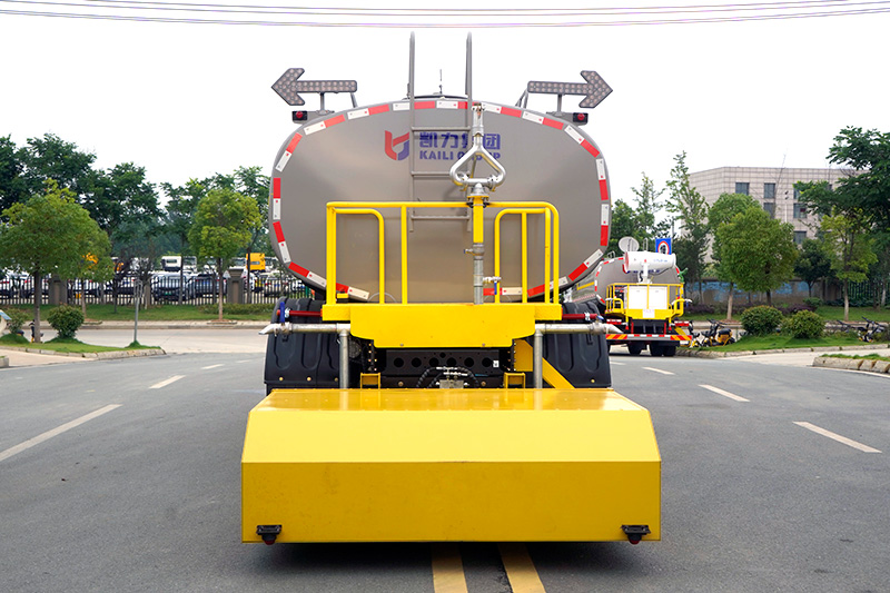 东风D9洒水防撞缓冲车(2000kg-100km/h)