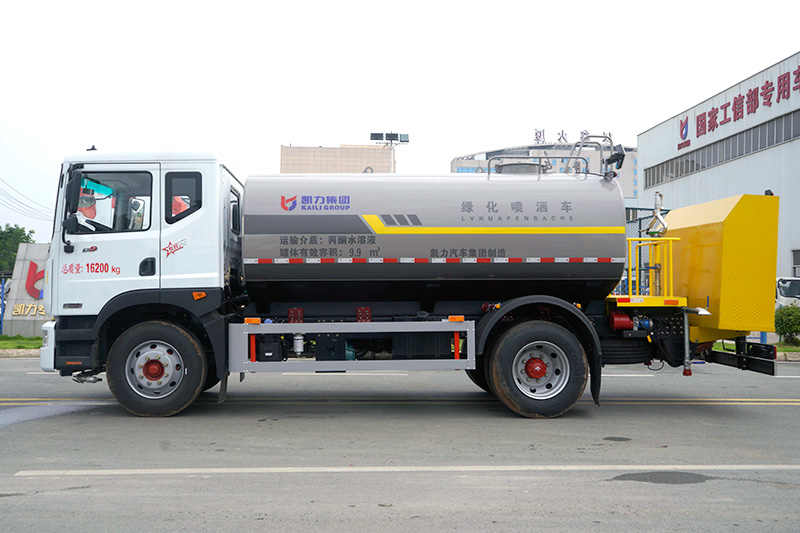 东风D9洒水防撞缓冲车(2000kg-100km/h)