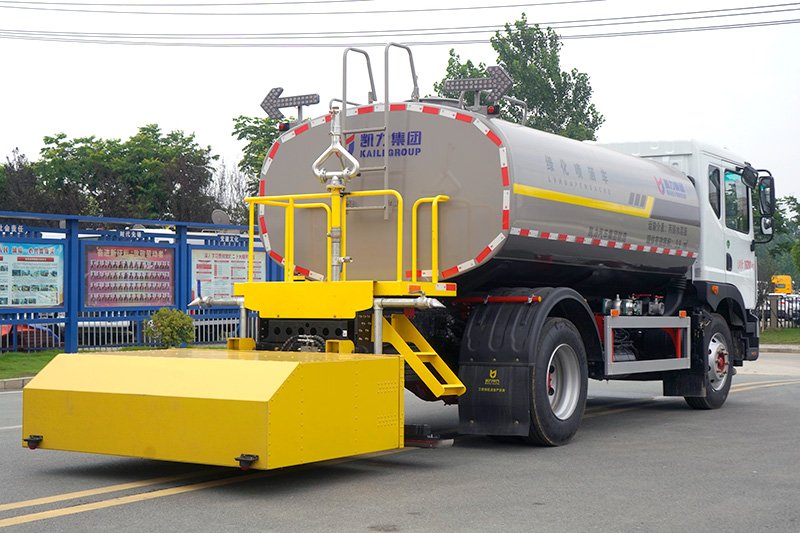 东风D9洒水防撞缓冲车(2000kg-100km/h)