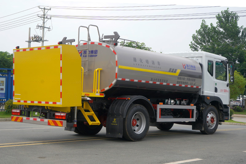 东风D9洒水防撞缓冲车(2000kg-100km/h)