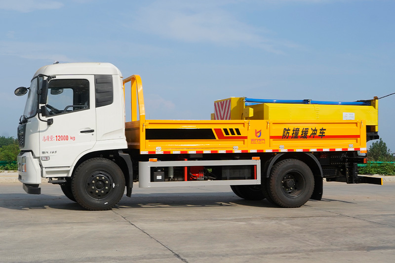 东风天锦防撞缓冲车(2000kg-100km/h)