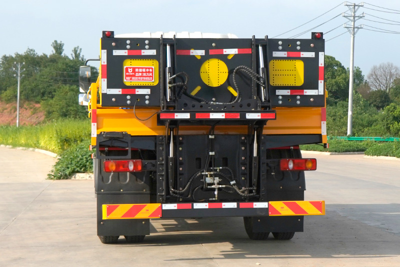 东风天锦防撞缓冲车(2000kg-100km/h)