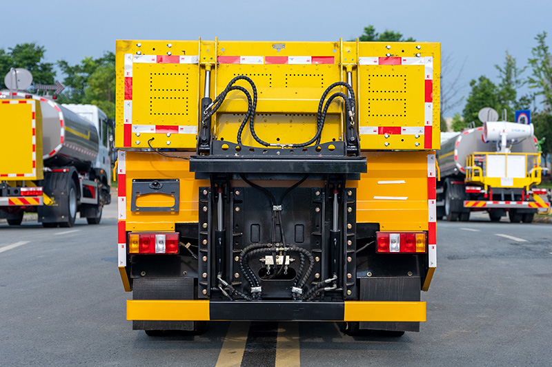 江铃顺达二级翻转防撞车(2000kg-70km/h)