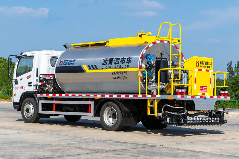 东风大多利卡（7方）沥青洒布车