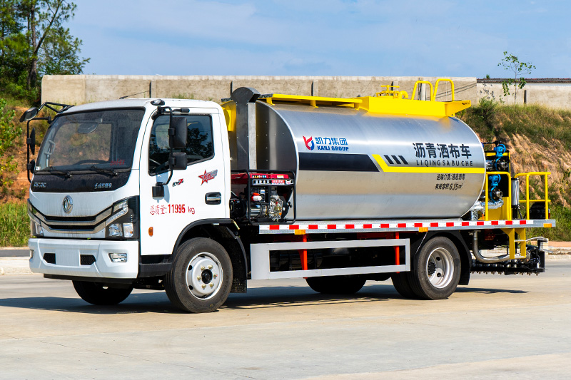 东风大多利卡（7方）沥青洒布车