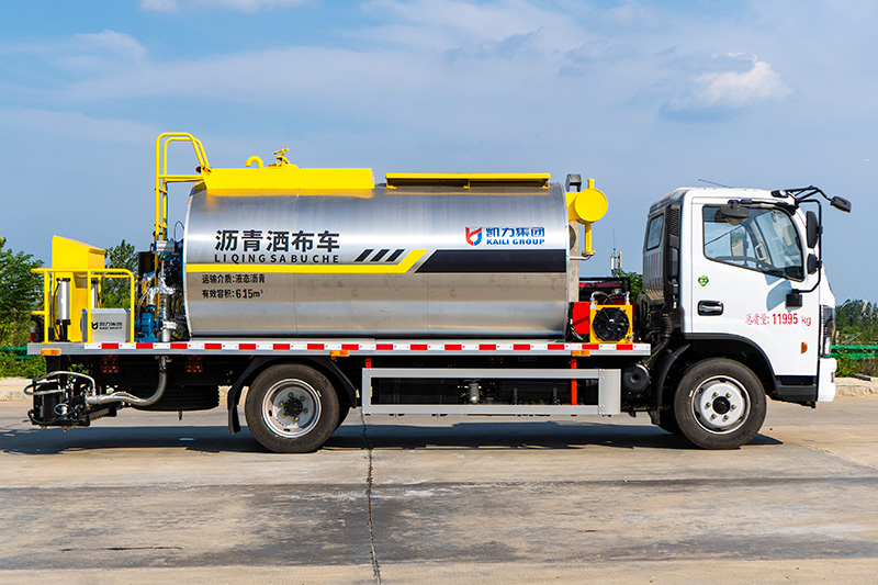 东风大多利卡（7方）沥青洒布车