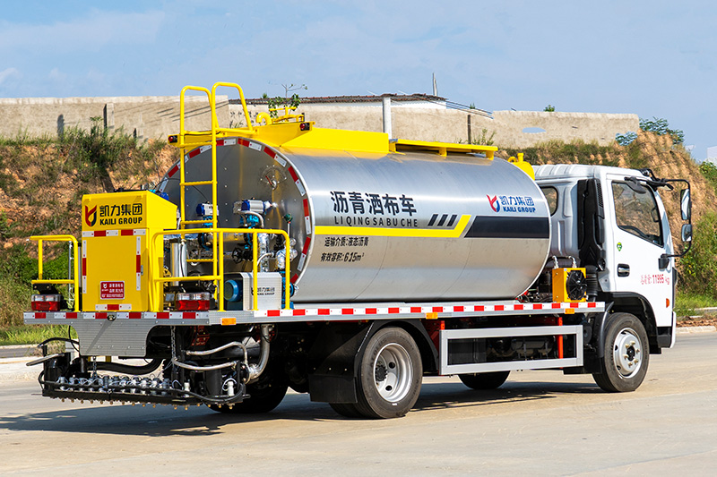 东风大多利卡（7方）沥青洒布车