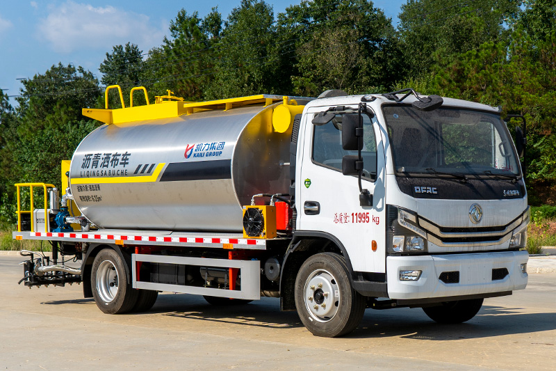 东风大多利卡（7方）沥青洒布车