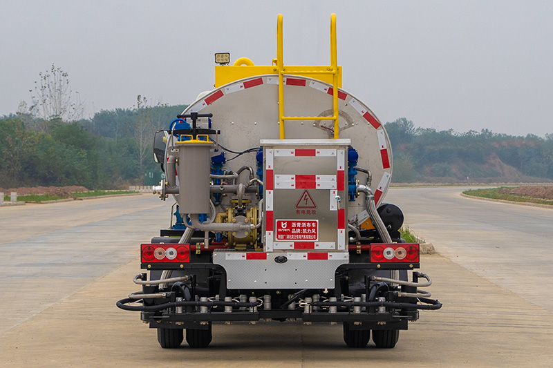 福田小卡之星3（3方）沥青洒布车