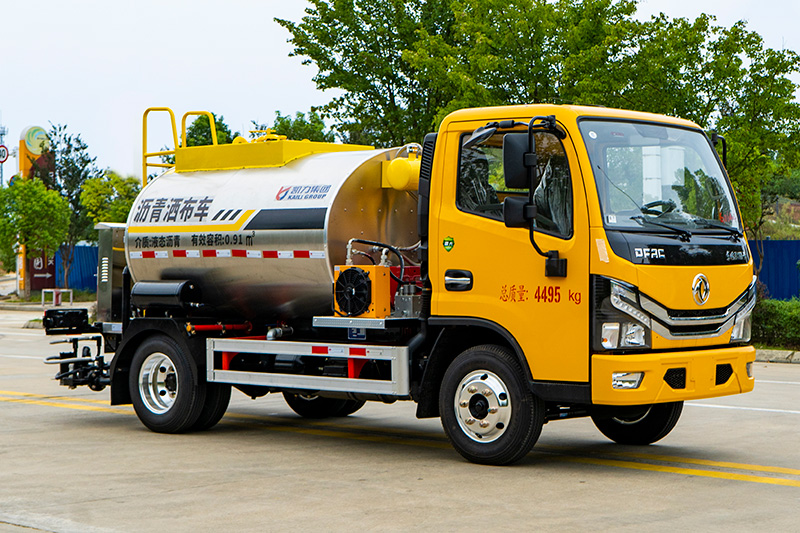 东风小多利卡（4方）洒布车