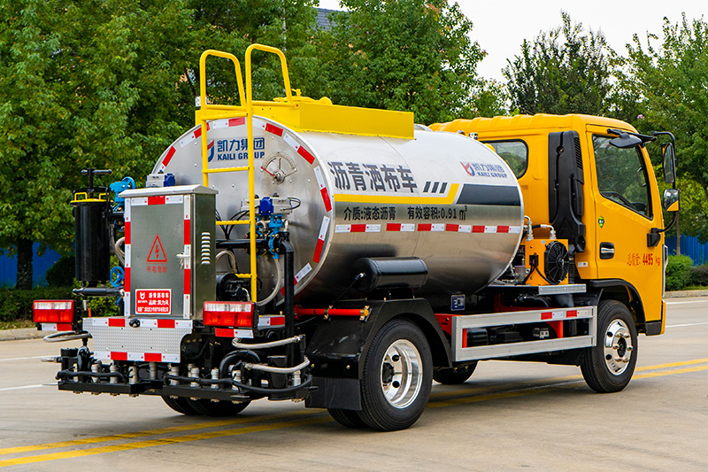 东风小多利卡（4方）洒布车