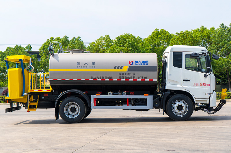 东风天锦洒水防撞车(2000kg-100km/h)