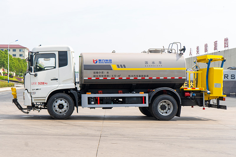 东风天锦洒水防撞车(2000kg-100km/h)