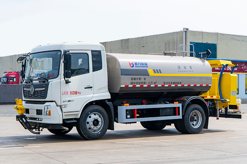 东风天锦洒水防撞车(2000kg-100km/h)