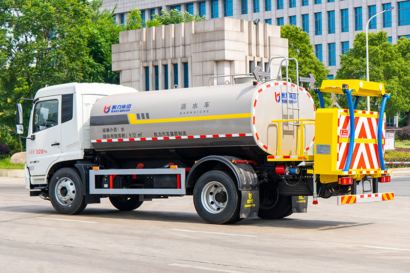东风天锦洒水防撞车(2000kg-100km/h)