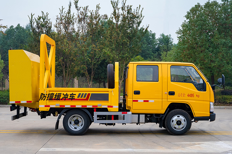 江铃顺威防撞车(2000kg-70km/h)