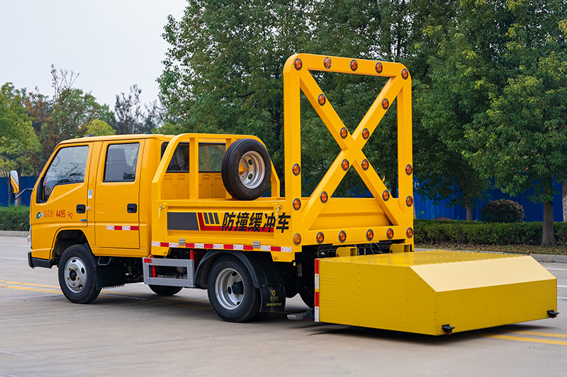 江铃顺威防撞车(2000kg-70km/h)