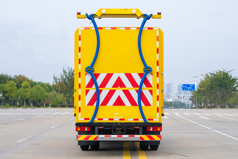 东风华神防撞车(2000kg-100km/h)