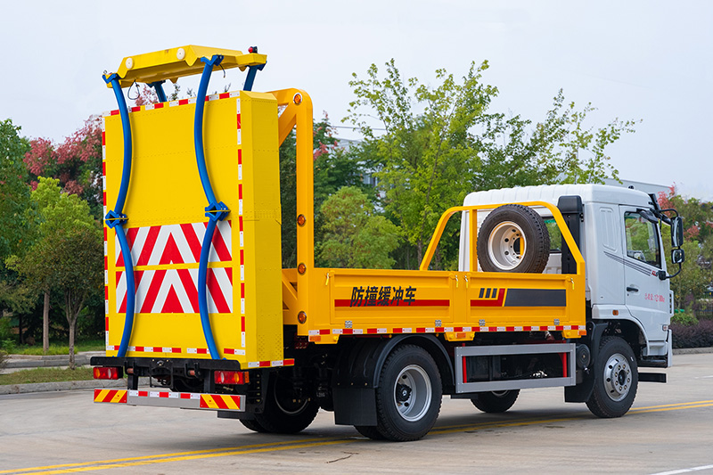 东风华神防撞车(2000kg-100km/h)