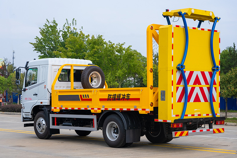 东风华神防撞车(2000kg-100km/h)