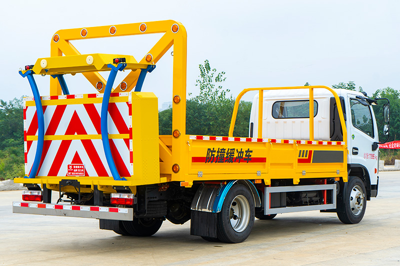 东风大多利卡防撞车(2000kg-70km/h)