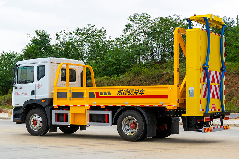 东风D9防撞车(2000kg-100km/h)