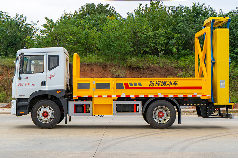 东风D9防撞车(2000kg-100km/h)