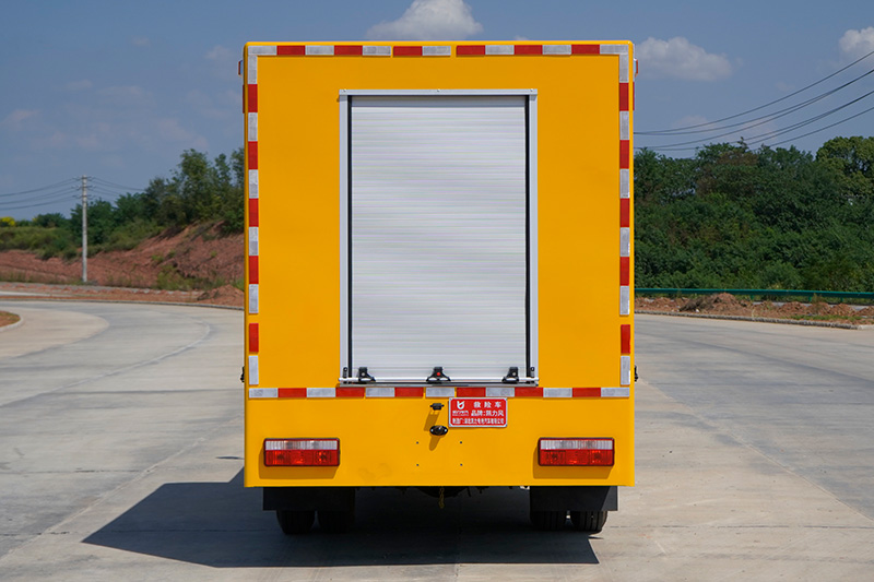 东风小多利卡双排救险车（500方 1000方）