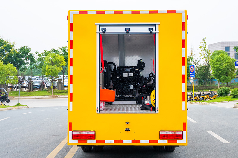 东风小多利卡双排救险车（500方 1000方）