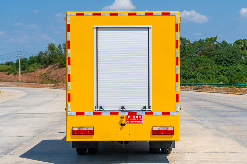 东风小多利卡双排救险车（500方 1000方）